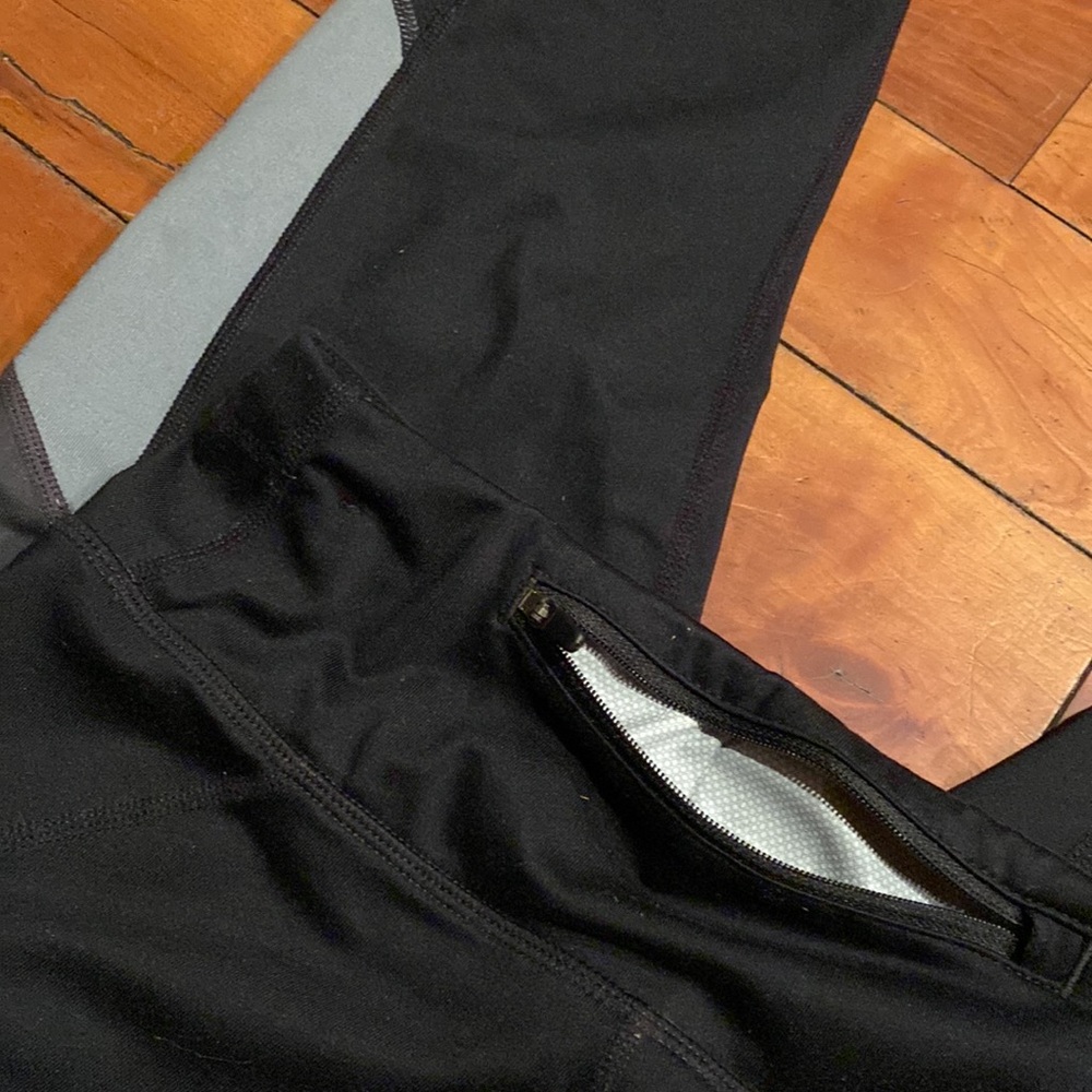 Nike. Size Small. - Picture 5 of 5